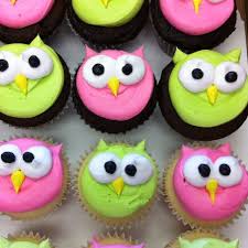 To make the owl's face pipe a large dot of icing onto the sheet, release pressure, then use the uses for these royal icing owls go way beyond cookies. Pin By Lena On Mhhh Birthday Cupcakes Owl Cupcakes Owl Cakes
