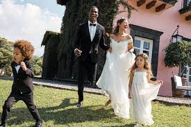 It's time to consider the latest bridal's trends. Hochzeitskleider Von H M In Spitze Heiraten Wie Kate Middleton Oder Sleek Wie Meghan Markle Vogue Germany