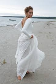 You may also be enthusiastic about the light, feminine and delicate style of the norwegian designer sadoni. Nordic Simplicity Sadoni Brautmode Aus Norwegen Hochzeit Um 3