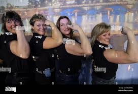 Rosie the riveter challenge hi-res stock photography and images - Alamy