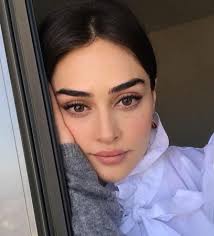 Dizi de zonguldak'ta kömür 13 ocak 1987 de başkent ankara'da hayata gözlerini açan uğur güneş kanunsuz topraklar dizisinde. Esra Confirms Shooting Her Next Drama Kanunsuz Topraklar Daily Times