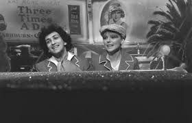 Chanson qui s'inspire de l'observation de michel berger des fans de france gall, sa compagne. France Gall La Groupie Du Pianiste Michel Berger