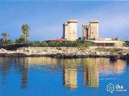 Deve il suo nome alla bella torre facente parte del sistema difensivo voluto da carlo v nel. Haus Mieten In Santa Maria Al Bagno Iha 13663