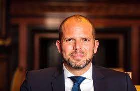Théo francken a réagi jeudi soir à cette sanction. Theo Francken Wikipedia