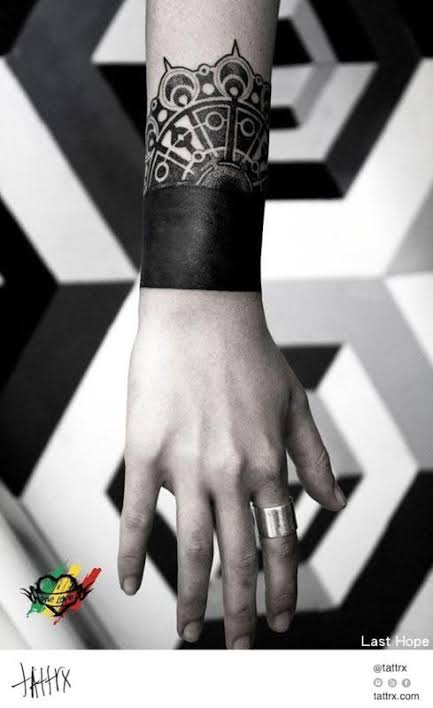 Blacked out wrist tattoo | Black bracelet tattoo, Blackout bracelet tattoo, Blackwork tattoo