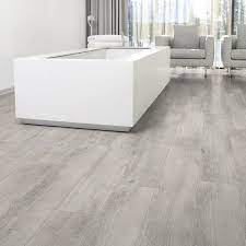 Pin Di Jennifer Goins Su Simil Madera Pisos Pavimenti In Laminato Pavimenti In Legno Grigio Pavimenti Soggiorno