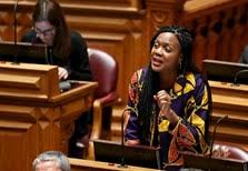 Ataque de ventura ao rouge de marisa matias a história do tom vermelho nos lábios chega da antiguidade clássica, sendo que no antigo egito era usado por quem pertencia à elite e na antiga. Porque E Que Mulheres E Homens Estao A Pintar Os Labios Contra O Machismo Atual Maxima