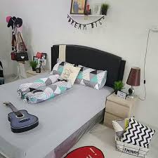 Seperti pada ruangan kamar ini yang tampak mewah dengan hampir keseluruhannya berwarna emas kombinasi coklat muda. Desain Denah Kamar Tidur Utama Yang Paling Tepat Kamar Tidur Sederhana Desainer Interior Indonesia