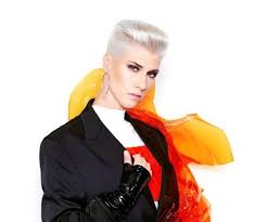 La moda dei capelli rasati ai lati sta avendo un enorme successo negli ultimi anni. Tagli Capelli 2019 Donne Corti Medi E Lunghi