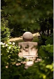 De Stein Des Guten Gluck In De Tuin Van Het Gartenhaus In Weimar Weimar Steine Deutsche Literatur