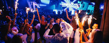 Une boîte de nuit qui vous privera assurément de sommeil. Soiree Vip Barcelone Reservez Vos Tables Carres Vip Et Bouteilles