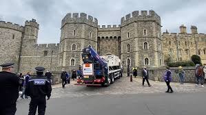 Poshmark makes shopping fun, affordable & easy! Video Equipment Arrives At Windsor Castle As Funeral Preparations Begin Daily Mail Online