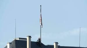 Získala od skupiny ztohoven i tajné materiály z vyvěšování červených trenek na pražský hrad a ukrytí i za pomoci členů skupiny ztohoven. Zeman Ztohoven Jsou Podprumerne Hloupi Trenky By Koupil Jen Snob Tyc Je Nas Clen Blesk Cz