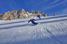 Corduroy skiing in val di fassa. Sciare In Val Di Fassa Nel Comprensorio Sciistico Dolomiti Superskifassaski