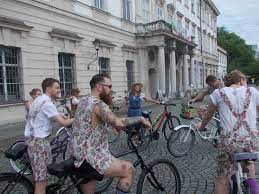 See the best sights from the sound of music walking tour including gazebo pavilion location, dwarf statues, horse fountain, wedding church, do re mi singing spots from the som movie. Fraulein Maria S Bicycle Tour Sound Of Music Tour Cycling City Salzburg