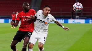 Сафонов тащит мяч из угла. Krasnodar Debyutiroval V Lige Chempionov S Nichej S Rennom Sport Ekspress