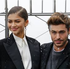 Her shoe size 8 (us) and dress size 4 (us). Zac Efron And Zendaya Suffered A Trapeze Collision While Filming The Greatest Showman And Ouch Brit Co