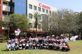 Des personnages auxquels on ne peut que s'attacher et une histoire qui se construit au rythme des évolutions de lois et. Women Empowering Women In The Me Canon Middle East