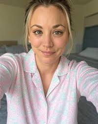 Someone thinks he is invisible..I love my Covi and he loves me..lol