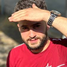 لنْ تتجاوزَ أبداً شخصاً لمسَ قلبكَ بجميعِ أصابِعِهِ حتّى أمسكَ به  كامِلاً..#؟💔🖤