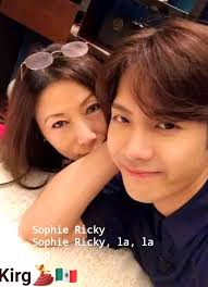 Jackson Wang ,In the present Cute Magic Man😘😍🥰♥️💯🕺🐢in the past a  Beautiful Baby! Guided by Mom Shopia🥰♥️💃