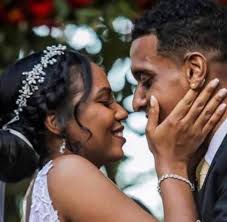 🔴Gwo dezinyon kontinye antre fanmi Mikaben ak vèv li Vanessa Fanfan. Daprè  enfòmasyon Vanessa ta pa vle siyen pou bay fanmi Mikaben dwa sou zèv  Mikaben yo, diskisyon sa ta menm rive