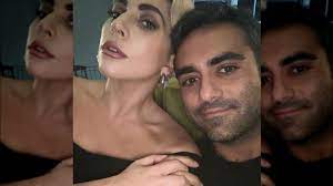 Lady gaga wurde vor kurzem schon knutschend mit einem fremden gesichtet, nun zeigte die sängerin erstmals ihren neuen freund auf instagram. Die Unerklarliche Wahrheit Von Lady Gagas Freund News24viral