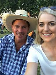 Tom Curtain (@Tom_Curtain)