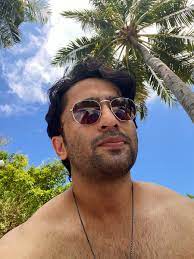 Shaheer sheikh is shooting for his new tv show, kuch rang pyar ke aise bhi. Shaheer Sheikh On Twitter Green Grass Blue Skies Running Around Chasing Butterflies And Everything Else U Wanna Try Come Along If U Want To Fly Ss Https T Co V2ousdp3q6