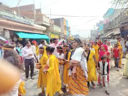 रथ पर सवार होकर निकले राम-लक्ष्मण, कलश यात्रा के साथ श्रद्धालुओं ने  महराजगंज में निकाली मनमोहक झांकी - डाइनामाइट न्यूज़