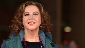 I genitori, florìda ed otello nel 2010 debutta come regista girando il film biografico christine cristina, in cui la figlia amanda. Stefania Sandrelli E L Amore Per Gino Paoli Avevo 15 Anni