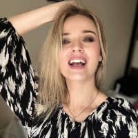 Anna Dyer's Instagram, Twitter & Facebook