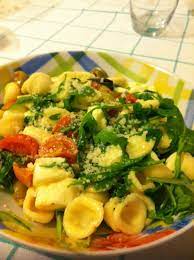 E' una ricetta semplicissima e molto scenografica, perché questa spezia colorerà di un delicato giallo il vostro primo piatto. Orecchiette Benvenuta Estate Ricetta Primi Piatti Un Avvocato Ai Fornelli