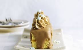 Moccawurfel Biskuit Eiweisse Mit Dem Salz Steif Schlagen Zucker Einrieseln Lassen Weiterschlagen Bis Die Masse Glanzt Eigelbe N Leckereien Rezepte Backen