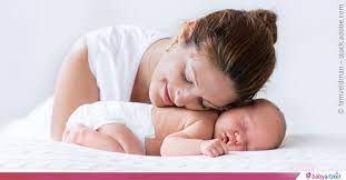 Das drehen vom bauch auf den rücken und zurück ist meist die erste. Baby Schlaft Auf Dem Bauch So Gefahrlich Ist Das Wirklich Babyartikel De