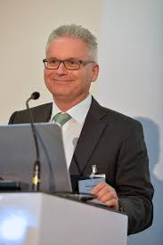 Ulrich bremi ist ein schweizer unternehmer und politiker. Interessiert Euch Avenir Suisse
