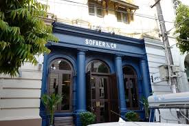 Mangler du en sofa i stuen, børneværelset, ungdomsværelset eller i sommerhuset? An Very Extraordinary Place For Allday Dining Full Of History And Very Good Mekong Food Picture Of Sofaer Co Yangon Rangoon Tripadvisor