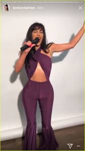 Kim Kardashian Dresses As Selena Quintanilla For Final Halloween Costume Kim Kardashian Dresses Kim Kardashian Halloween Outfits