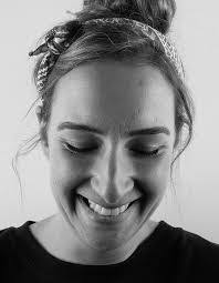 Effie Bond's Instagram, Twitter & Facebook