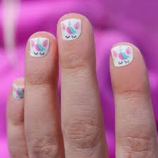 Estas uñas únicas están hechas con una base de color gris paloma medio. Diseno De Unas Para Ninas Unicornio Elegantes Unas Acrilicas