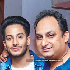 Ankit Tayal and Oceann during Anish Sood and the Progressive Brothers'  performance