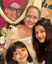Aishwarya With Her Mother Vrinda Rai And Her Daughter Aaradhya Bachchan With A Picture Of Her Late Father K Aishwarya Rai Bollywood Actress Remembering Father