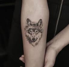 Small Wolf Women Tattoo Ideas Thelatestfashiontrends Com In 2020 Small Wolf Tattoo Lone Wolf Tattoo Wolf Tattoos For Women