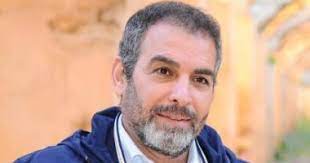 أما أبرز الشعراء الذين تعامل معهم عبد المجيد خلال مشواره الفني نذكر منهم إبراهيم خفاجي وبدر بن عبد المحسن بن عبد العزيز آل سعود وعبد الرحمن حجازي ومحمد بن عبد الله الفيصل آل سعود وياسين. Ù‡Ù„ Ø¨Ø§Ø¹ Ø£Ø«Ø§Ø« Ù…Ù†Ø²Ù„Ù‡ Ù„Ø­Ø§Ø¬ØªÙ‡ Ù„Ù„Ù…Ø§Ù„ Ø§Ù„ÙÙ†Ø§Ù† Ø£Ø­Ù…Ø¯ Ø¹Ø¨Ø¯ Ø§Ù„Ø¹Ø²ÙŠØ² ÙŠØ±Ø¯ ÙÙŠØ¯ÙŠÙˆ Ø§Ù„ÙŠÙˆÙ… Ø§Ù„Ø³Ø§Ø¨Ø¹