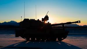 This crew was reduced to only four on the m109a5 due to some automation which only the gunner and ammunition loader. M109a7 Hashtag On Twitter