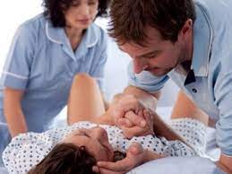 في الشهر التاسع تتغير وضعية الطفل داخل الرحم لإعداد نفسه للمخاض والولادة، بالتالي ينزل الطفل في الحوض ويجب أن يكون رأسه متجهاً نحو قناة الولادة، ويبلغ معدل وزن الطفل في نهاية الشهر التاسع من الحمل من 3.2 إلى 3.5 كجم، ويتراوح طوله من 46 إلى 51 سم عند الولادة. ØºØ±ÙØ© Ø§Ù„ÙˆÙ„Ø§Ø¯Ø© Ø§Ù„ÙˆÙ„Ø§Ø¯Ø© Ø§Ù„Ø·Ø¨ÙŠØ¹ÙŠØ© ÙÙŠ Ø§Ù„Ù…Ù†Ø²Ù„ Ø¨Ù…Ø³Ø§Ø¹Ø¯Ø© Ø§Ù„Ø²ÙˆØ¬ Bcartsales Org