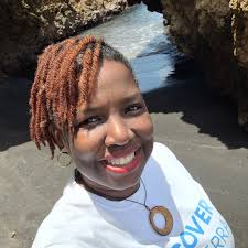 Our Editor took a quick trip to Woodlands Beach. This is a good time to  stop by for a dip. The tide has rolled back and given access to some caves  on