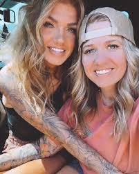 Jolene Pratt's Instagram, Twitter & Facebook