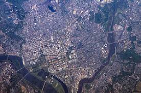 It is located on the potomac river bordering maryland and virginia, with congress holding its first session there in 1800. Geografia De Washington D C Wikipedia La Enciclopedia Libre