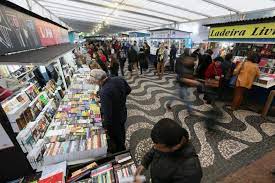 Suggest as a translation of feira do livro copy Confira Os Destaques Da Programacao Feira Do Livro Gzh